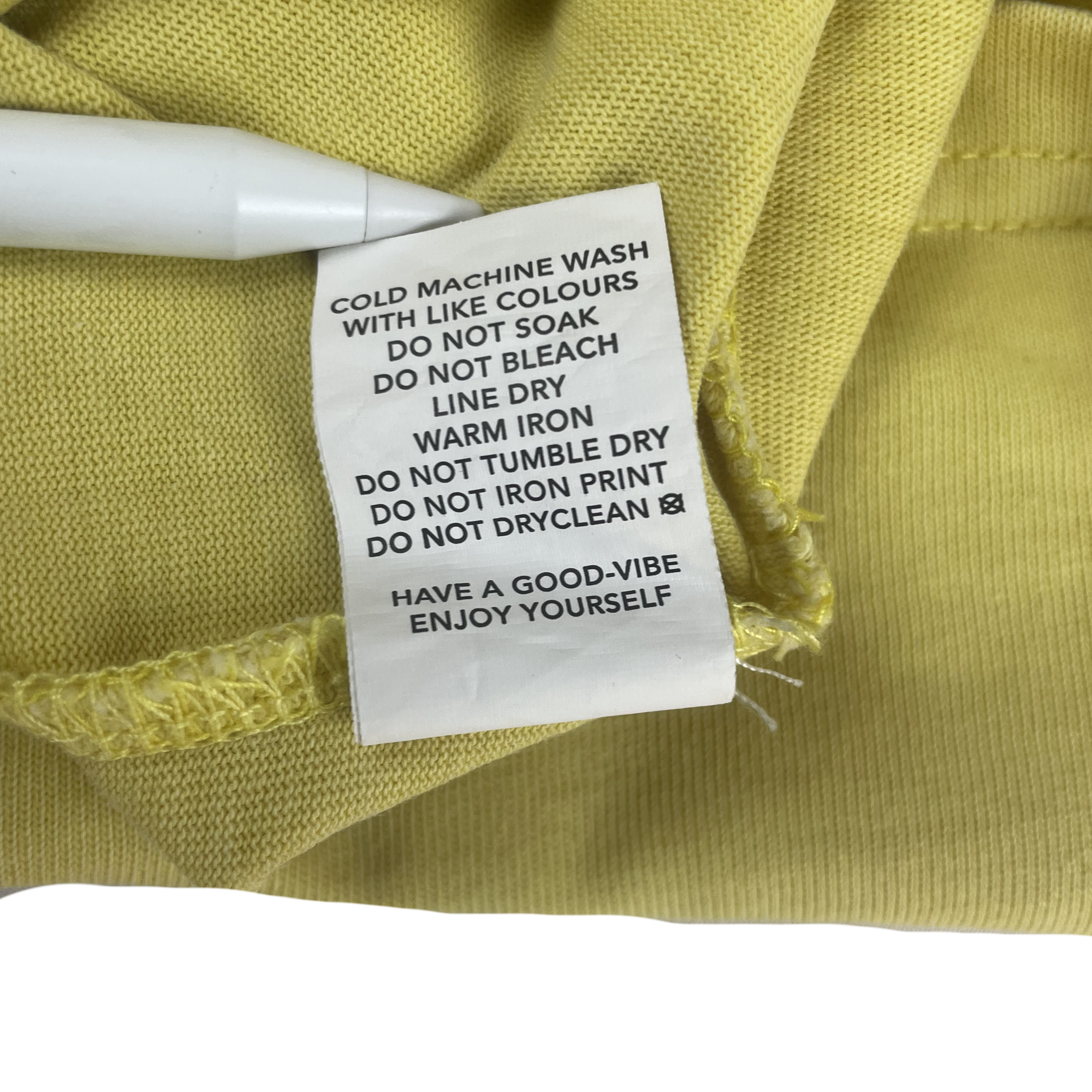 Stussy Vintage T-Shirt – Custom Obarvené na Světle Žlutou