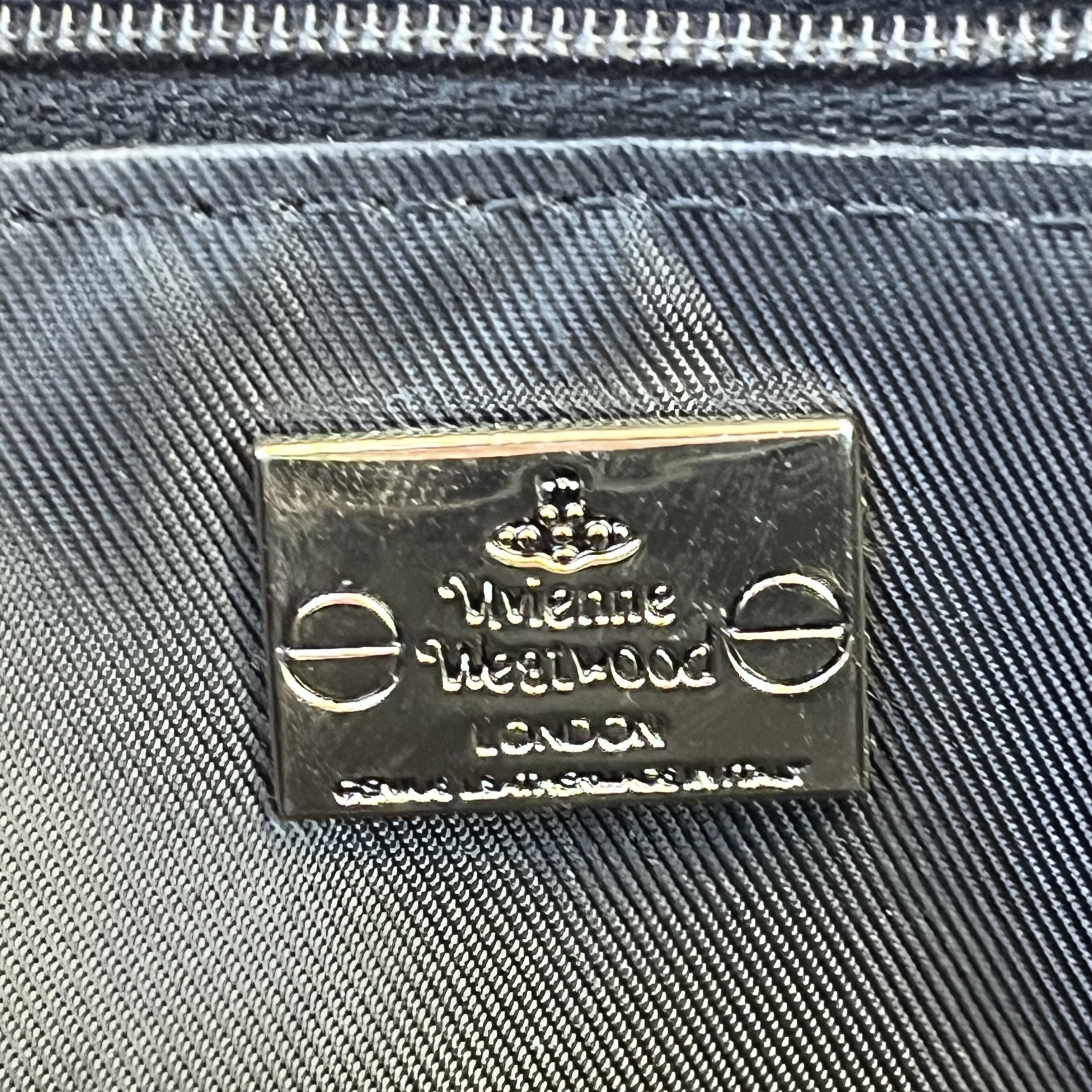VIVIENNE WESTWOOD ZIP-AROUND PENĚŽENKA (ČERNÁ)