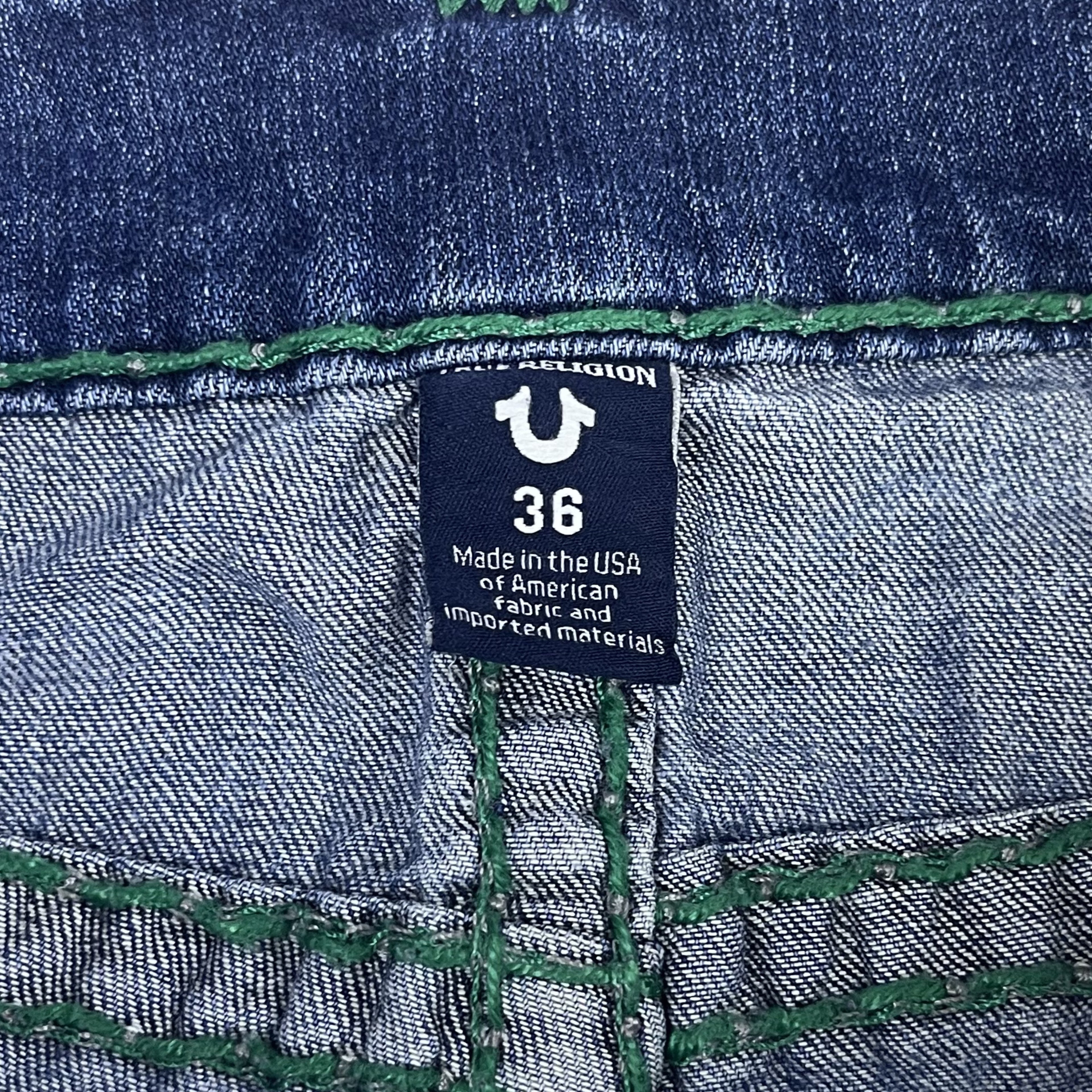 TRUE RELIGION STRAIGHT – LIGHT WASH GREEN STITCH
