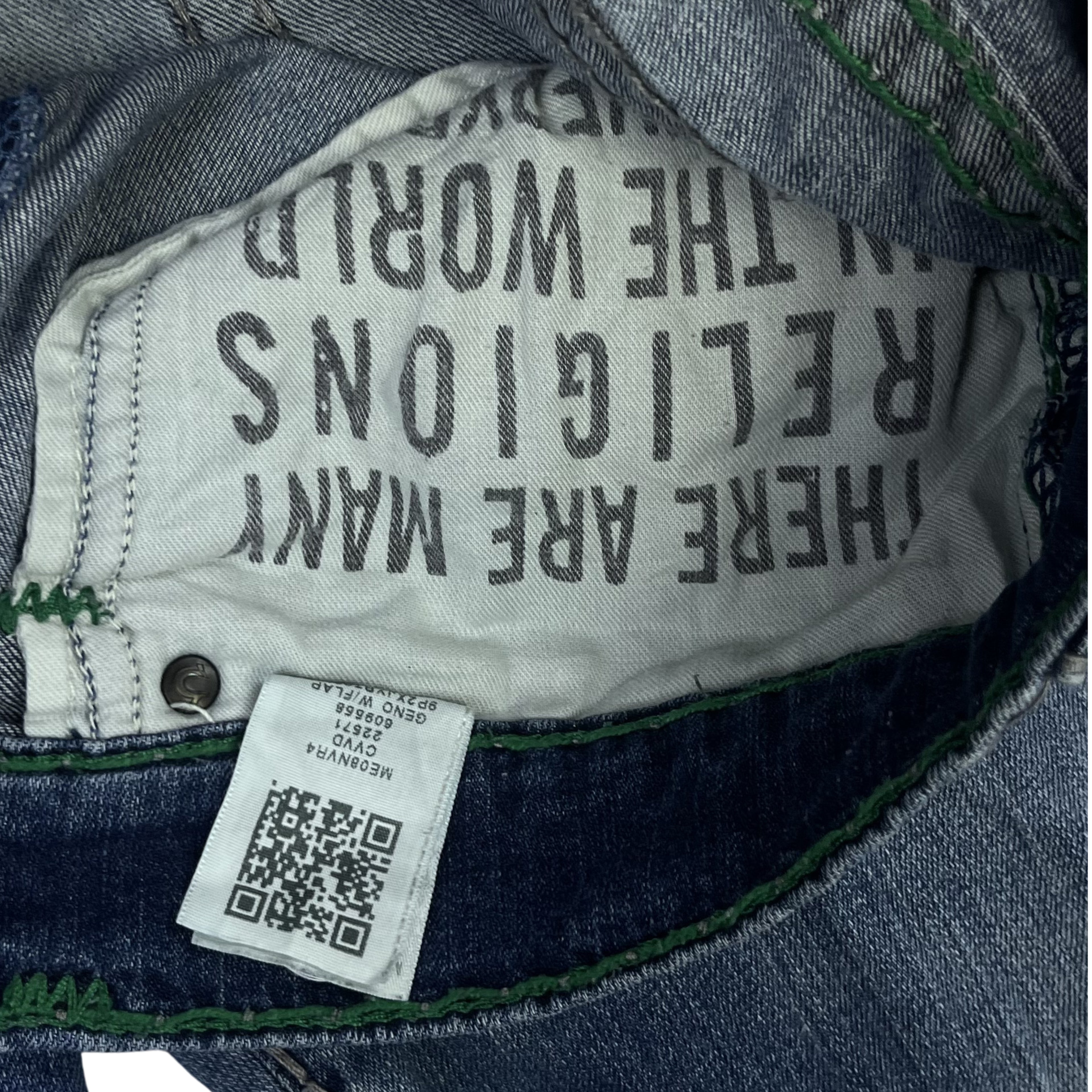 TRUE RELIGION STRAIGHT – LIGHT WASH GREEN STITCH