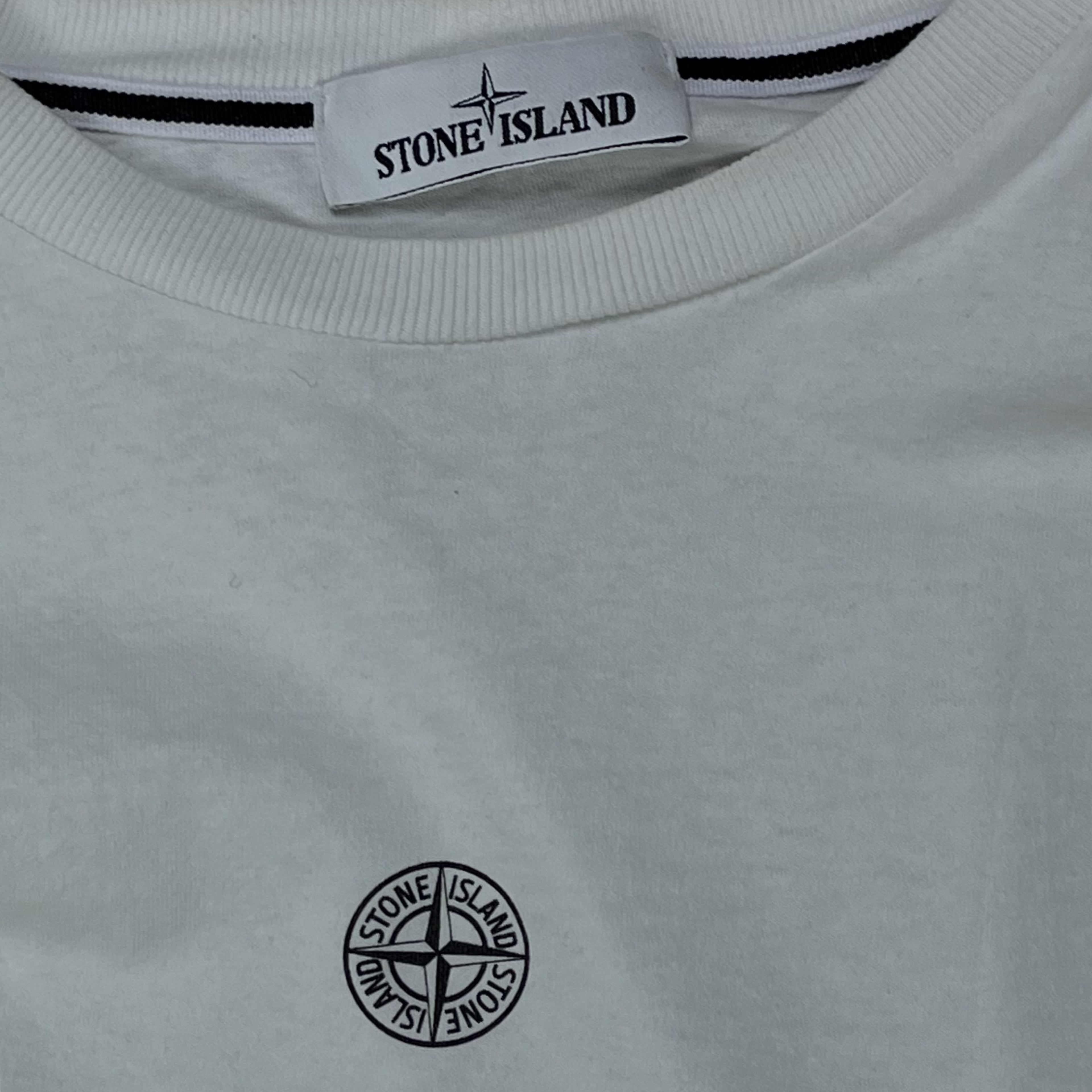 STONE ISLAND LONGSLEEVE – WHITE GRAPHIC