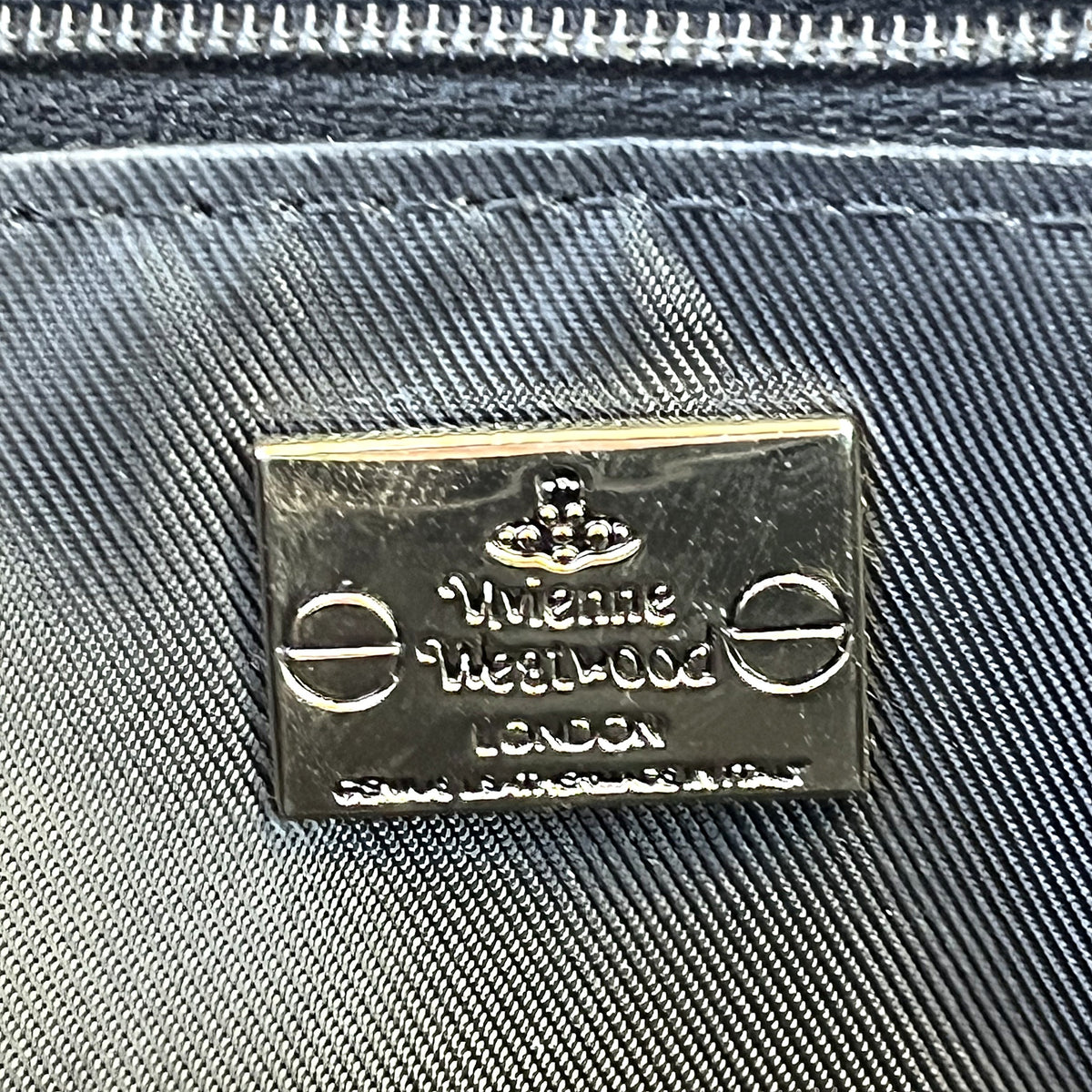 VIVIENNE WESTWOOD ZIP-AROUND PENĚŽENKA (ČERNÁ)
