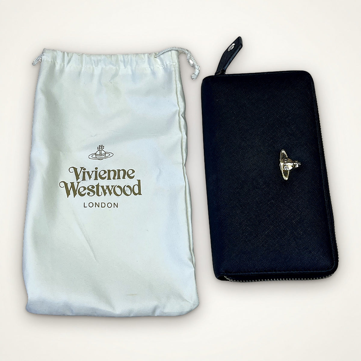 VIVIENNE WESTWOOD ZIP-AROUND PENĚŽENKA (ČERNÁ)