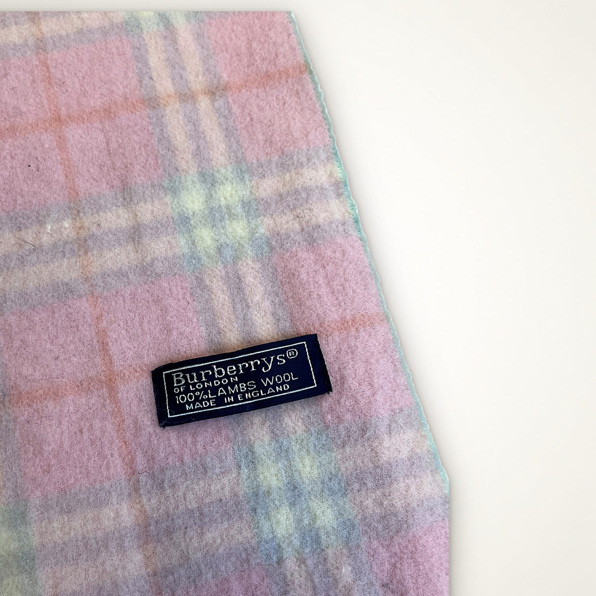 Burberry růžová kostkovaná šála