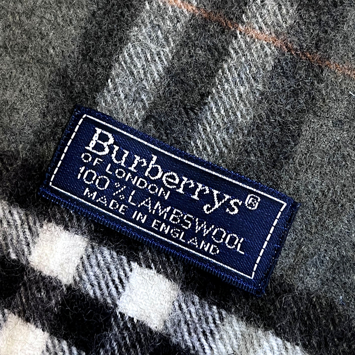 Burberry šedá kostkovaná šála