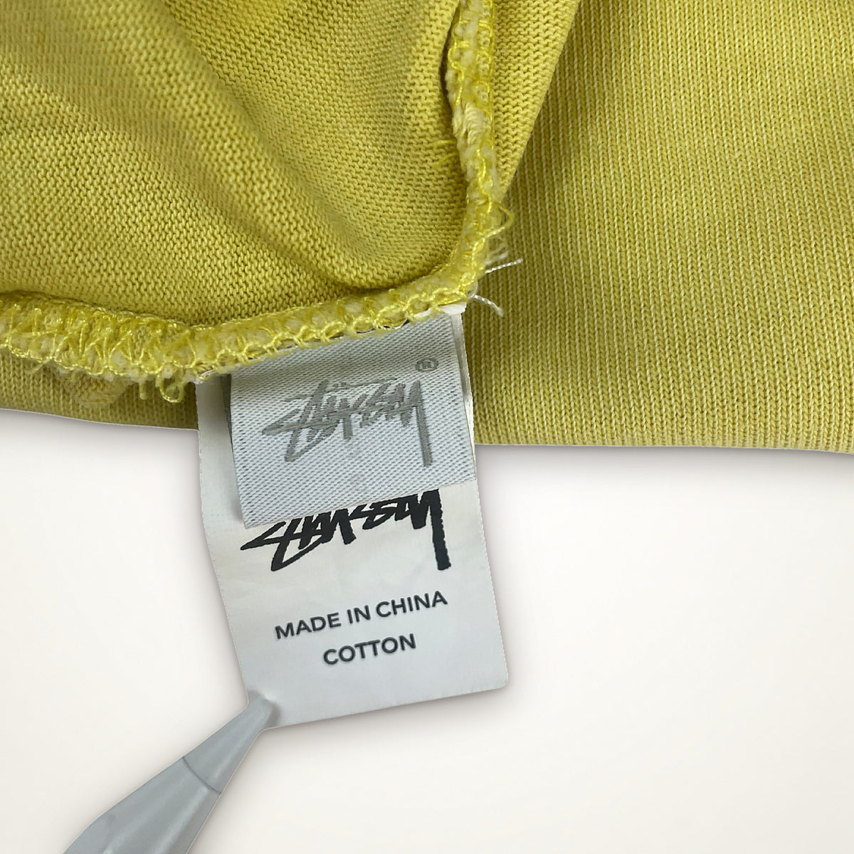 Stussy Vintage T-Shirt – Custom Obarvené na Světle Žlutou