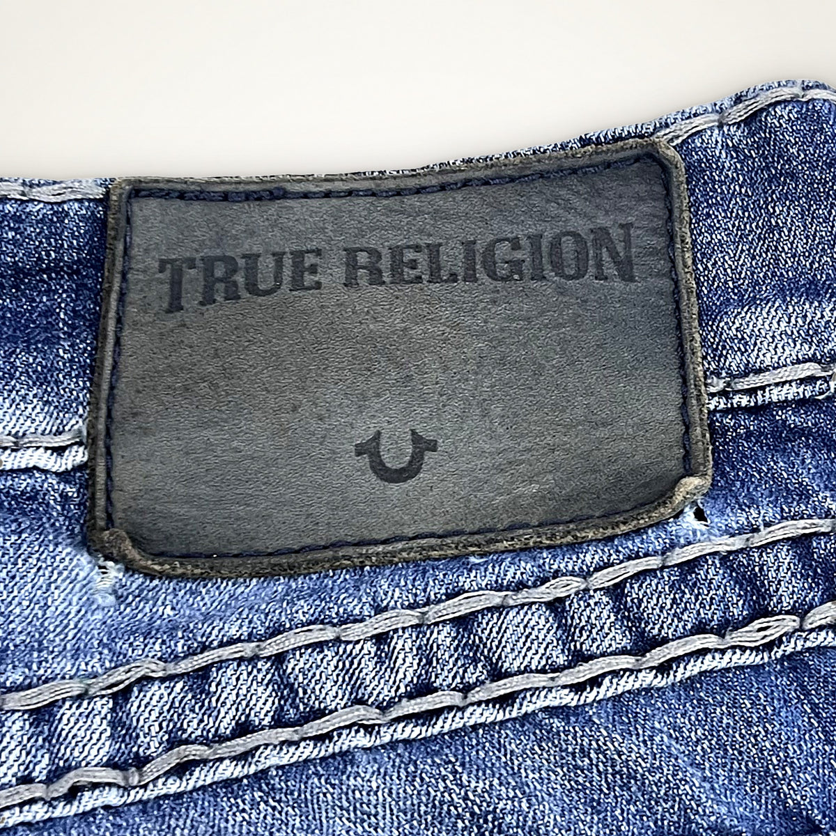 TRUE RELIGION STRAIGHT – LIGHT WASH GREEN STITCH